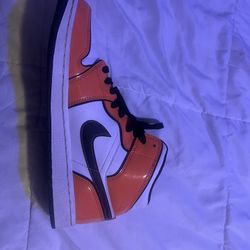  Air Jordan 1 Mid SE 'Turf Orange