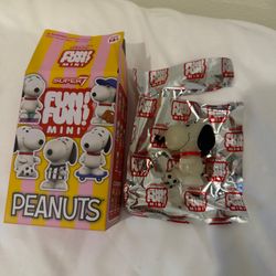 Super7 Fun Fun Mini Peanuts Snoopy Athlete Blind Box Figure