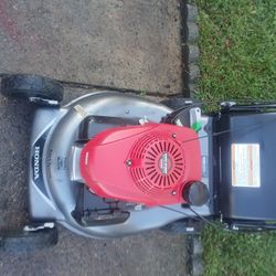 Honda GVC160 Twin Blade Self Propelled Mower With Blade Stop 