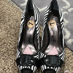 Paris Hilton Size 7 