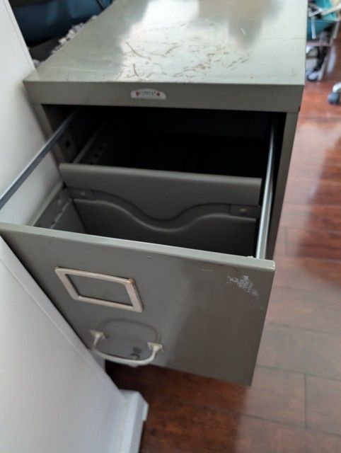 Vintage Grey Metal 2-Drawer Filing Cabinet - "Corrian Jamestown" 🗄️📂