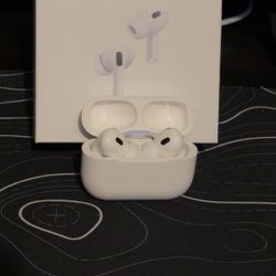 Headphones White Charging Case With C Type Charging Port The Charger Is Included In The Box 