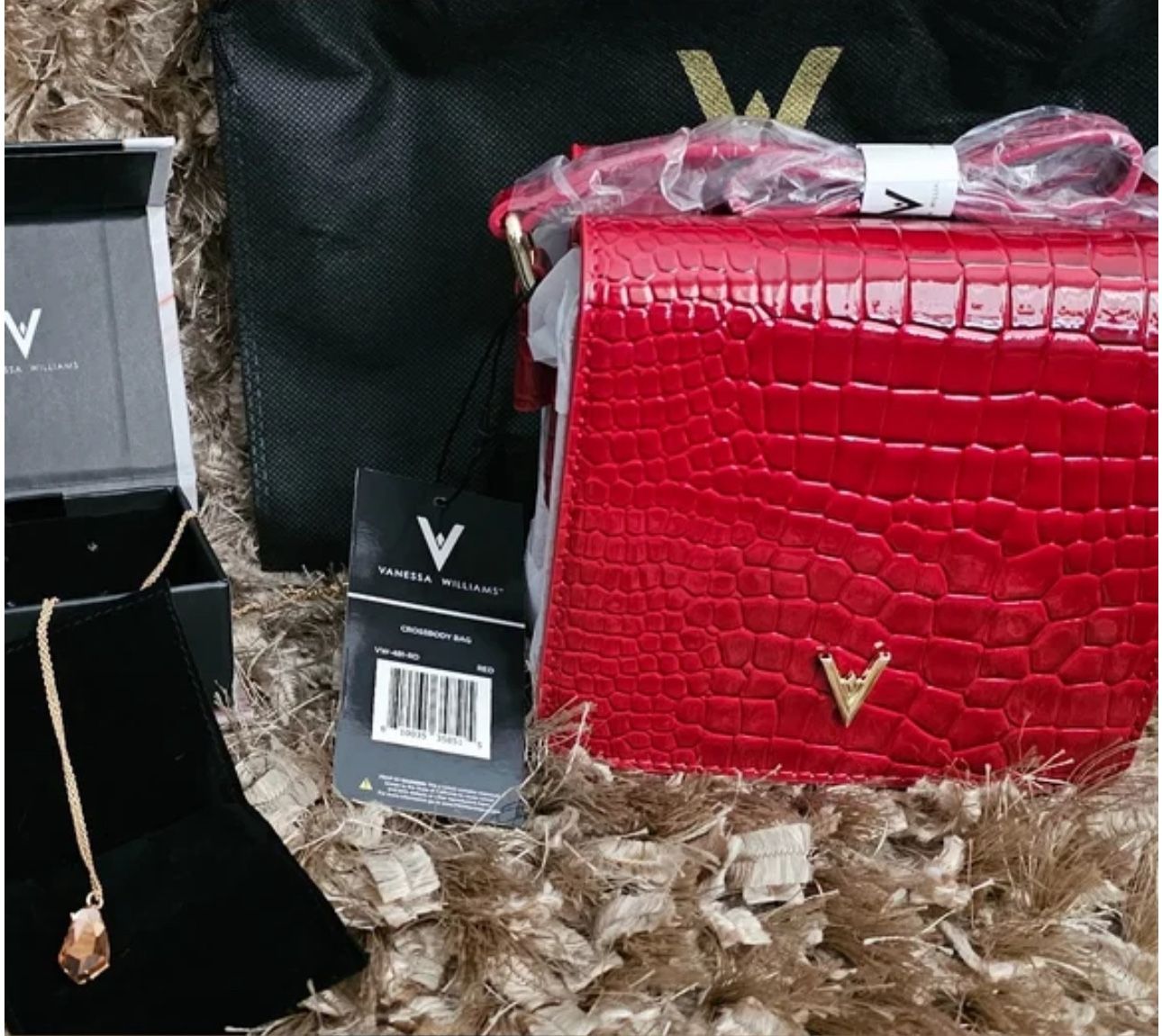 Vanessa Williams Crossbody Bag w/necklace