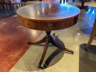 Vintage Round Clawfoot Accent Table w/ Single Drawer