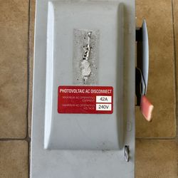 FOR SALE – Siemens 60A Fusible Safety Switch / PV AC Disconnect