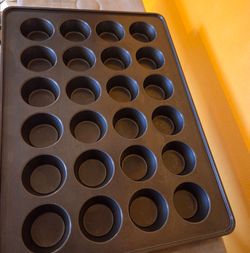 24 cup non stick standard muffin pan