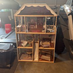 Barbie Doll House - Free For A Kid That Could Use It 