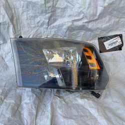 2013 UP 2018 RAM 1500 HEADLIGHT 