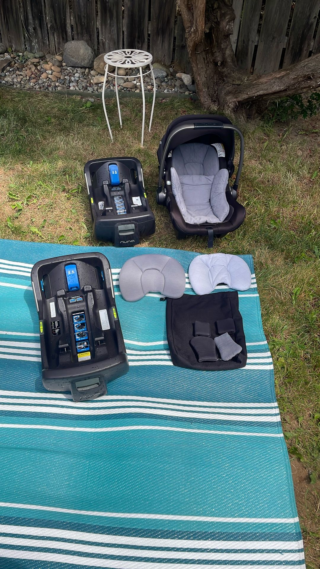Nuna Car seat , Two Bases Plus Accessories