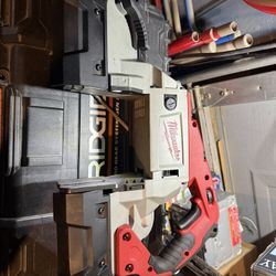 Milwaukee Deep cut Band Saw
