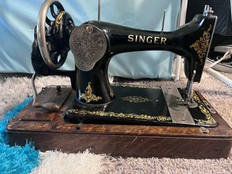 Vintage Singer 128k Hand Cranked Sewing Machine