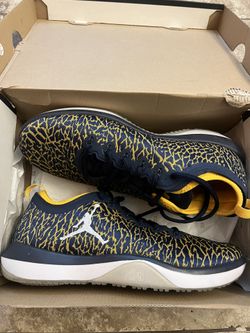 Nike - Size 9 (men’s)