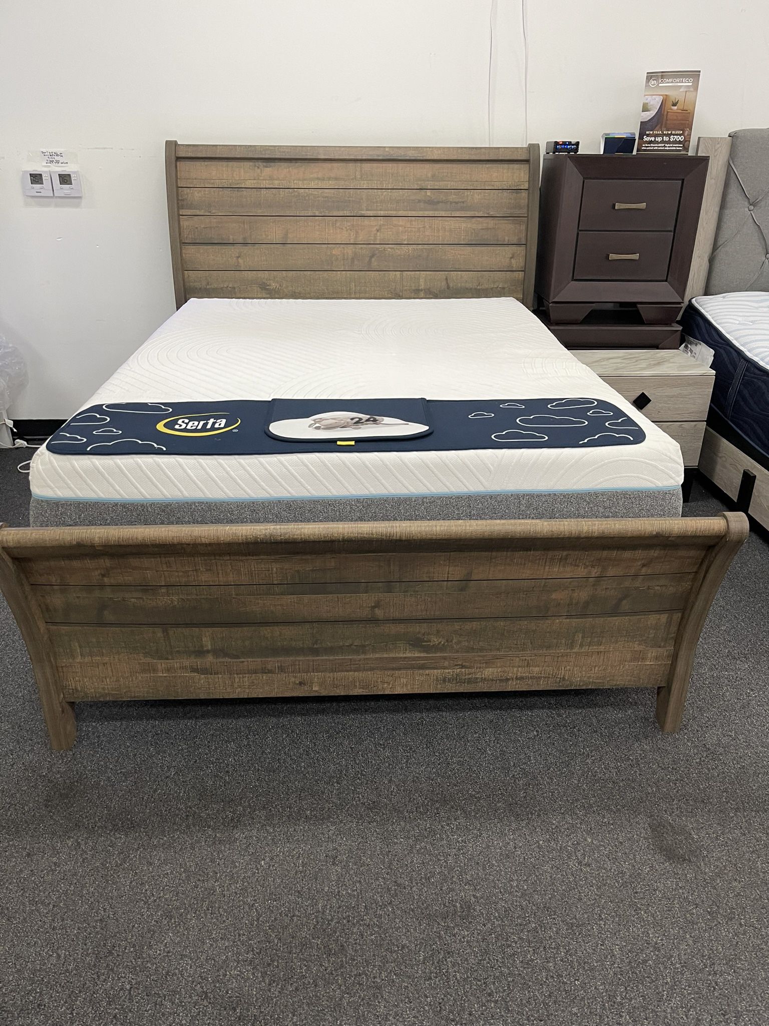 🔥🔥QUEEN SIZE BED FRAME SOLID  WOOD 🔥🔥