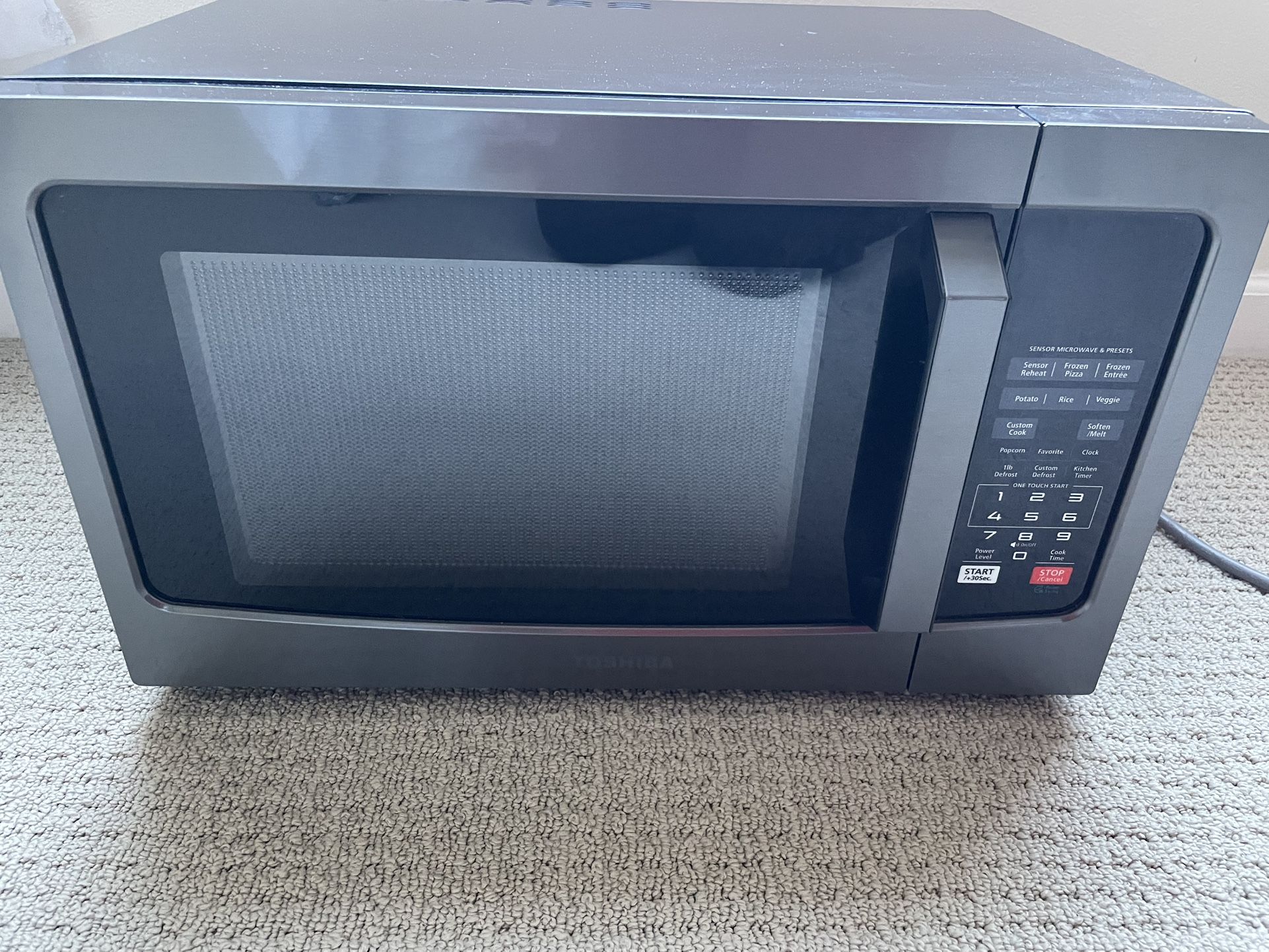 Toshiba 1000w countertop microwave oven