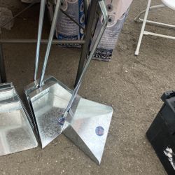 Dust Pans 