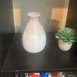 Issac Mizrahi Loves xo, Sienna Ceramic Vase Pink White 