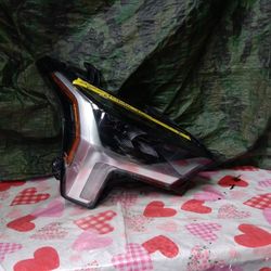 2022 Toyota Tundra Right Headlight 