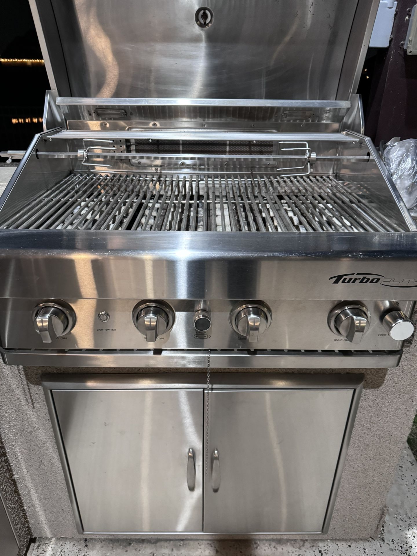 Barbeques Galore Turbo Elite 38-Inch 5-Burner Built-In BBQ Gas Grill - Natural Gas 