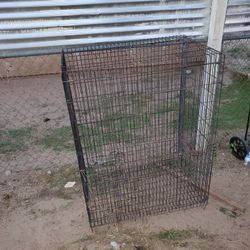 PRETTY BIG SIZE METAL BIRD CAGE IN GOOD CONDITION 👍..SE HABLA ESPANOL. CHECK OUT MY PAGE FOR MORE...