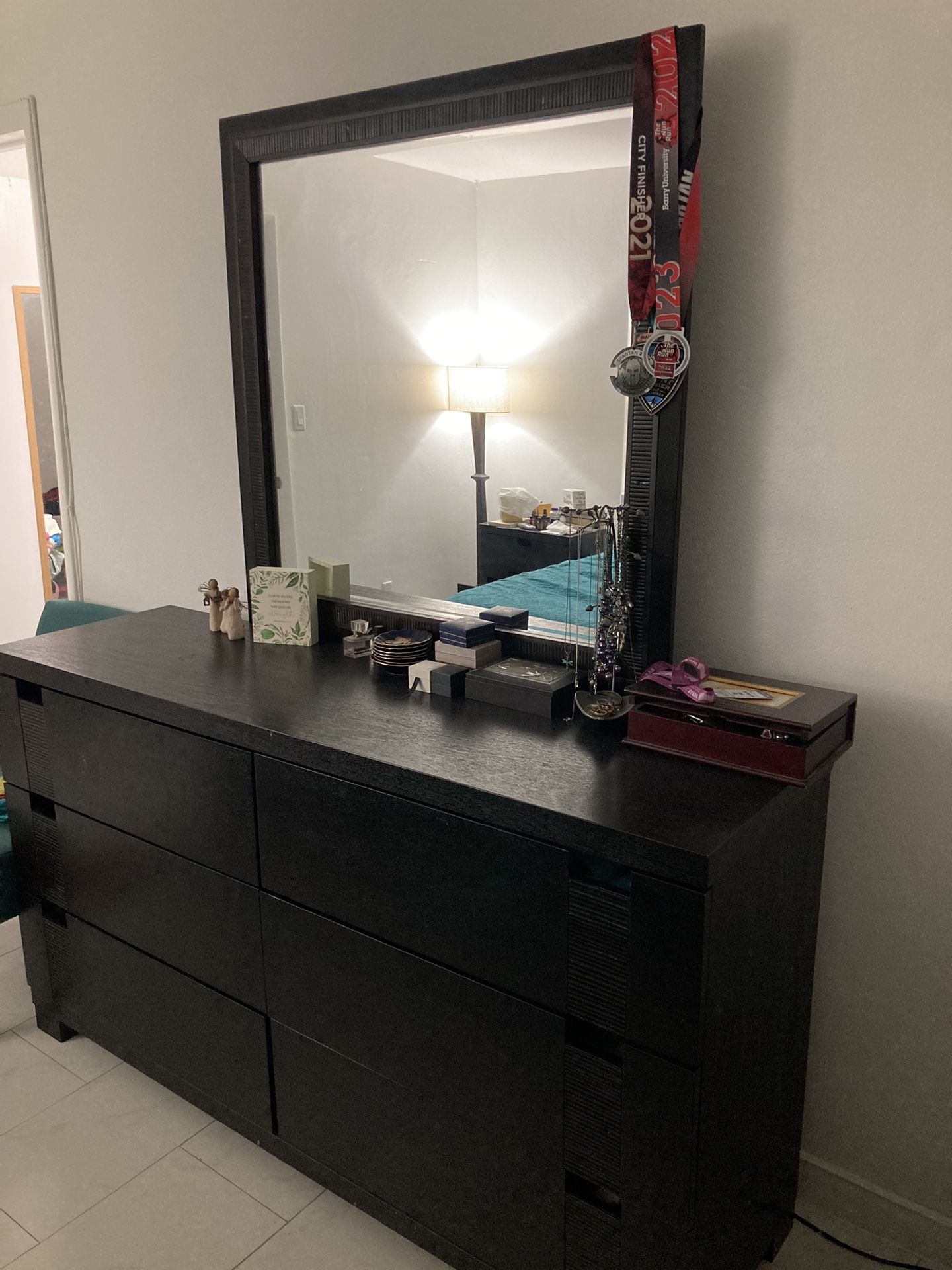 FREE Table Sofa GLASS DINING TABLE Sofas Household Items for Sale in