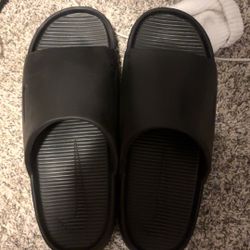 nike men’s calm slides all black