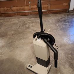 Discovery Electrolux Vacuum With Hose