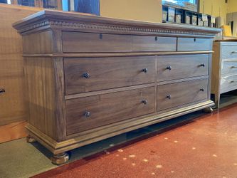 RESTORATION HARDWARE St. James 7-Drawer Dresser w/ Keys