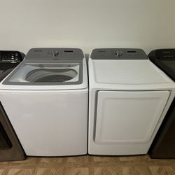 SAMSUNG WASHER AND DRYER SET .