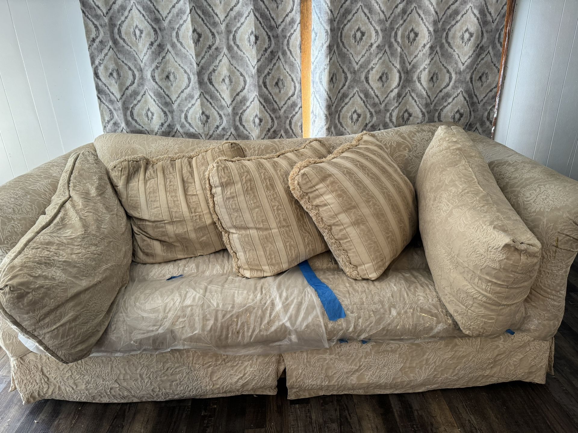 Large Couch, Small Couch, & Love Seat Cream Pearl Color !