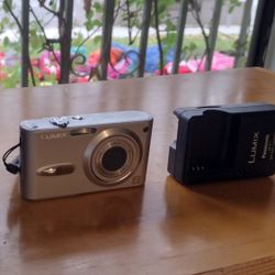 📸 📸 Camera With Battery/Charger 📸📸