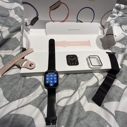 Apple Watch SE 44 MM Rose Gold GPS  Best Offer 