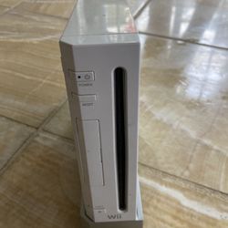 Barely Used Nintendo Wii Bundle 