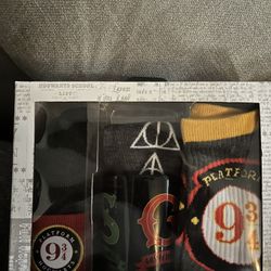 Harry Potter Gift Box Hat, 2 Pair Of Socks And A Mug