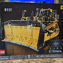 Lego Technic 42131 CAT D11 (disassembled)