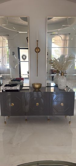 Grey lacquer sideboard with 3 doors