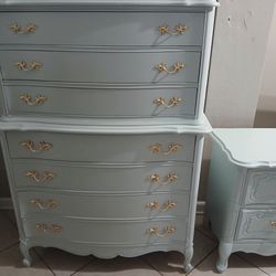 Gorgeous Painted Dixie Solid Wood Chest Of Drawers 