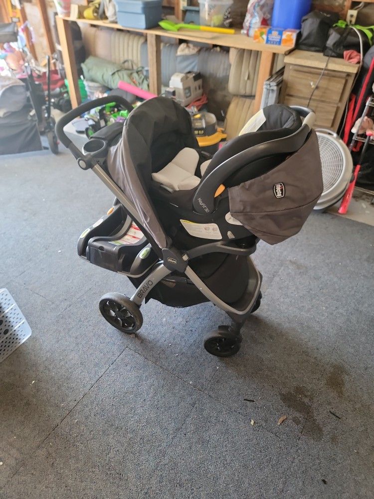 Chicco Bravo Stroller, Carseat and base