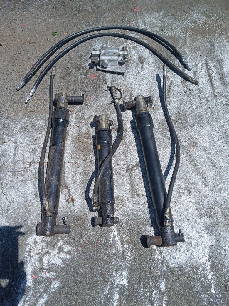 Heavy Duty Hydraulic Pistons Left & Righ Up And Down Hydraulic Pistons & Hoses $300 For The Whole Setup Or $100 Each Separatest