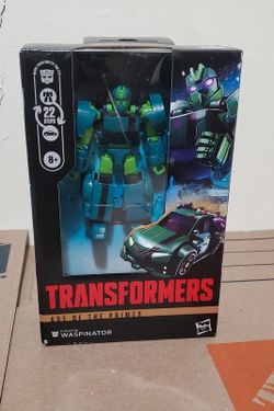 Transformers Age of the Primes Deluxe Class Fugitive Waspinator Figure