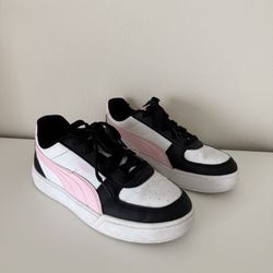 Girls Puma Black and Pink Sneakers Size:3C