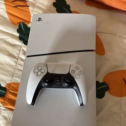 Play Station 5 Slim 1TB