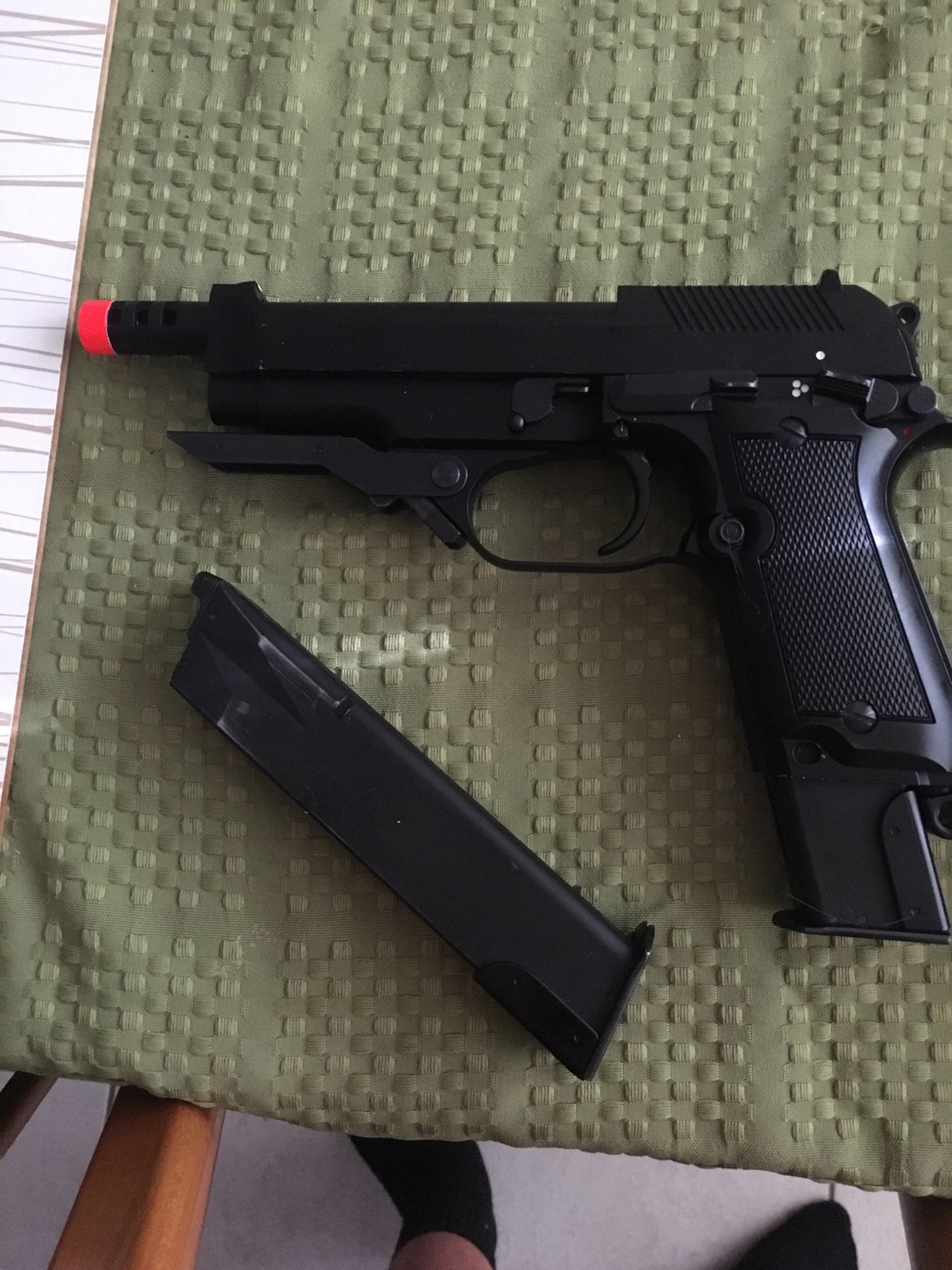 Airsoft kwa M93r gas blowback pistol 2 mags
