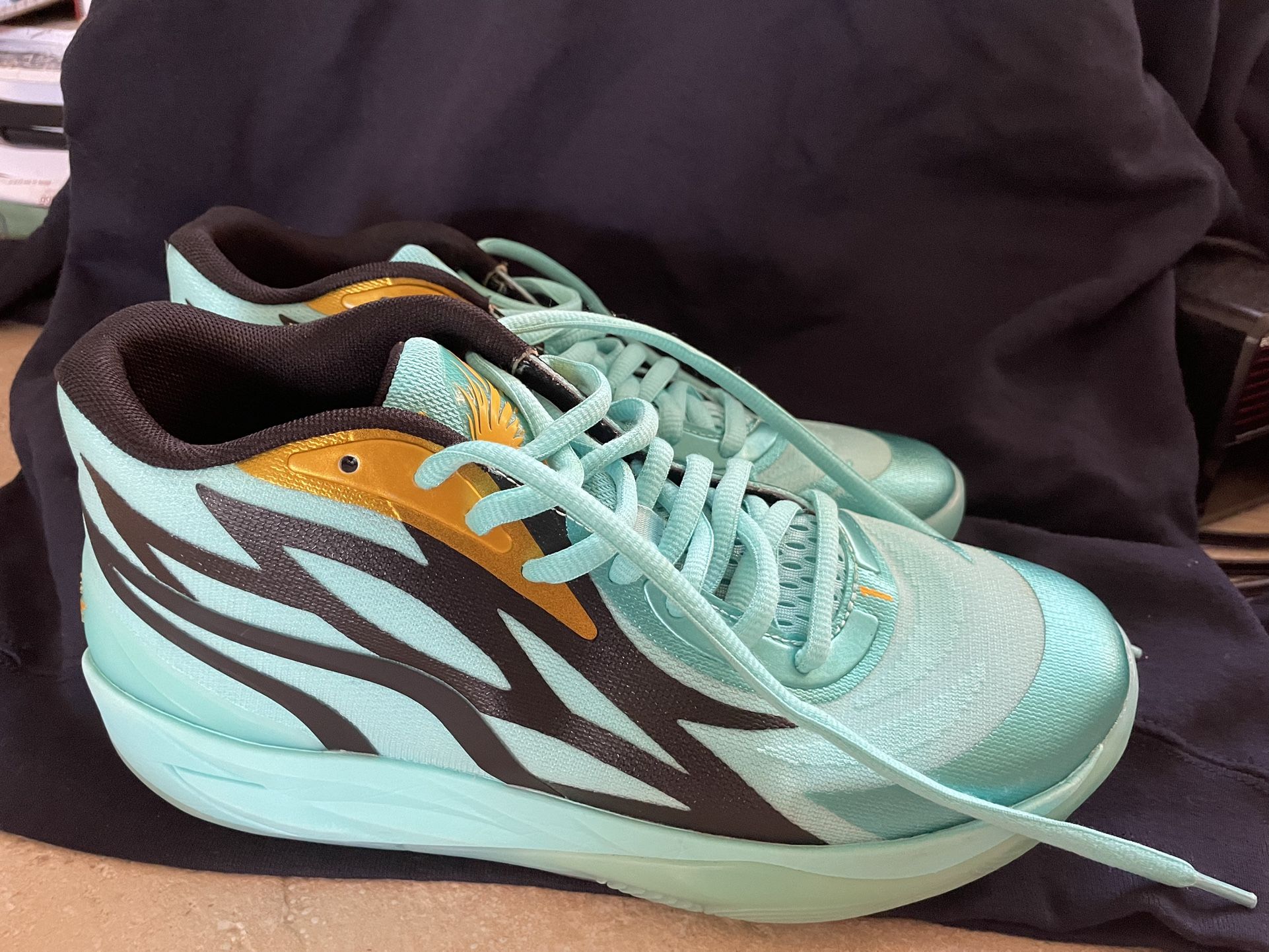 LaMelo Ball Honeycomb Sneakers size 8.5