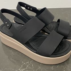 Women’s Crocs Shoes Size 8