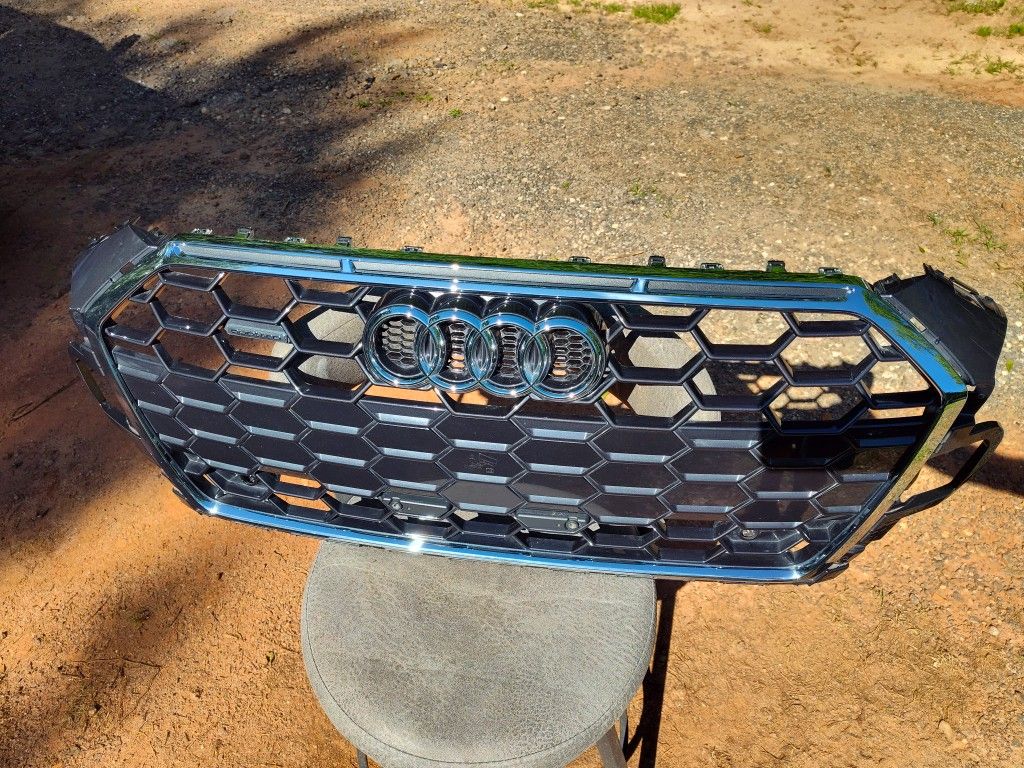 Extremely Nice Front Grill For Audi A4 S4 2020 2021 Original OEM Part
