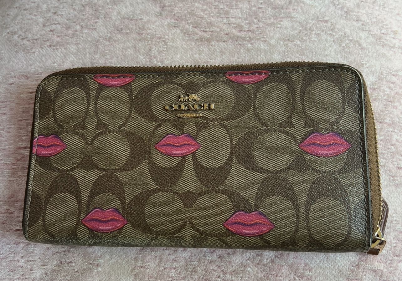 Coach Wallet With Lips Print