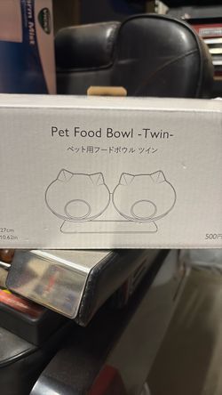 Pet food bowl