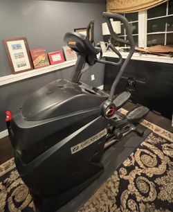 2017 Octane 35e Elliptical in Very Good Condition - Philadelphia, PA