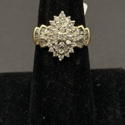 Ladies Gold Diamond Ring