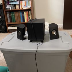 Like Brand New. In Excellent Condition . Computer Speaker System With Bass $35